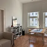 Mid Century Style Messezimmer Lägenhet