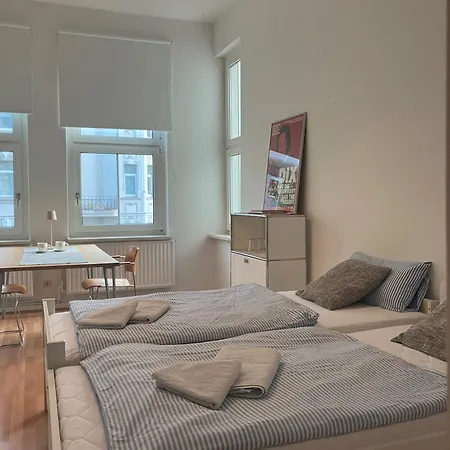 Mid Century Style Messezimmer *